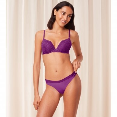 Kelnaitės Triumph Aura Spotlight T High Leg String 3811 4 Kelnaitės Triumph Aura Spotlight T High Leg String 3811 4